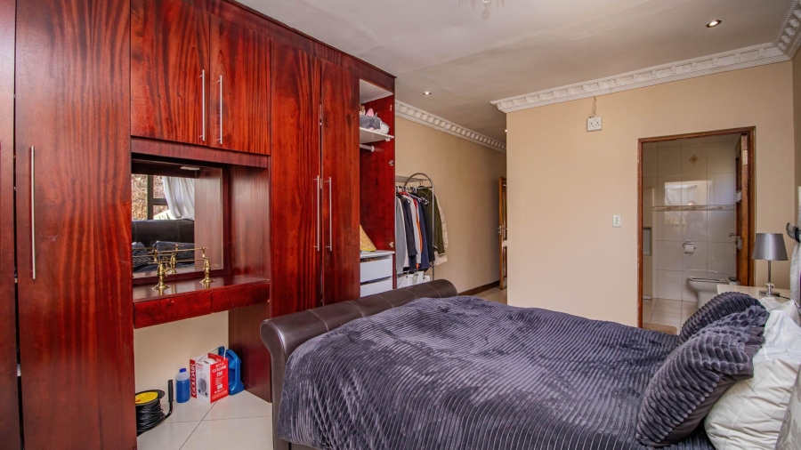 4 Bedroom Property for Sale in Lakefield Gauteng