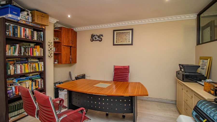 4 Bedroom Property for Sale in Lakefield Gauteng