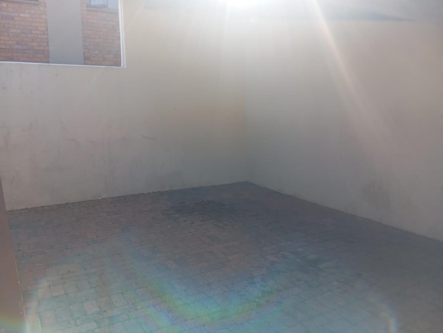 To Let 2 Bedroom Property for Rent in Brackenhurst Gauteng