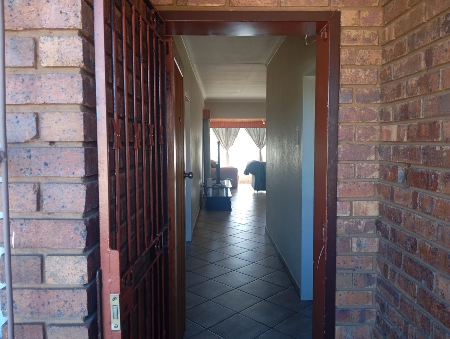 To Let 2 Bedroom Property for Rent in Brackenhurst Gauteng