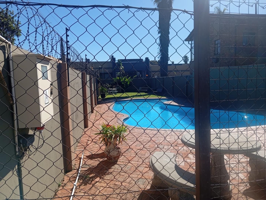To Let 2 Bedroom Property for Rent in Brackenhurst Gauteng