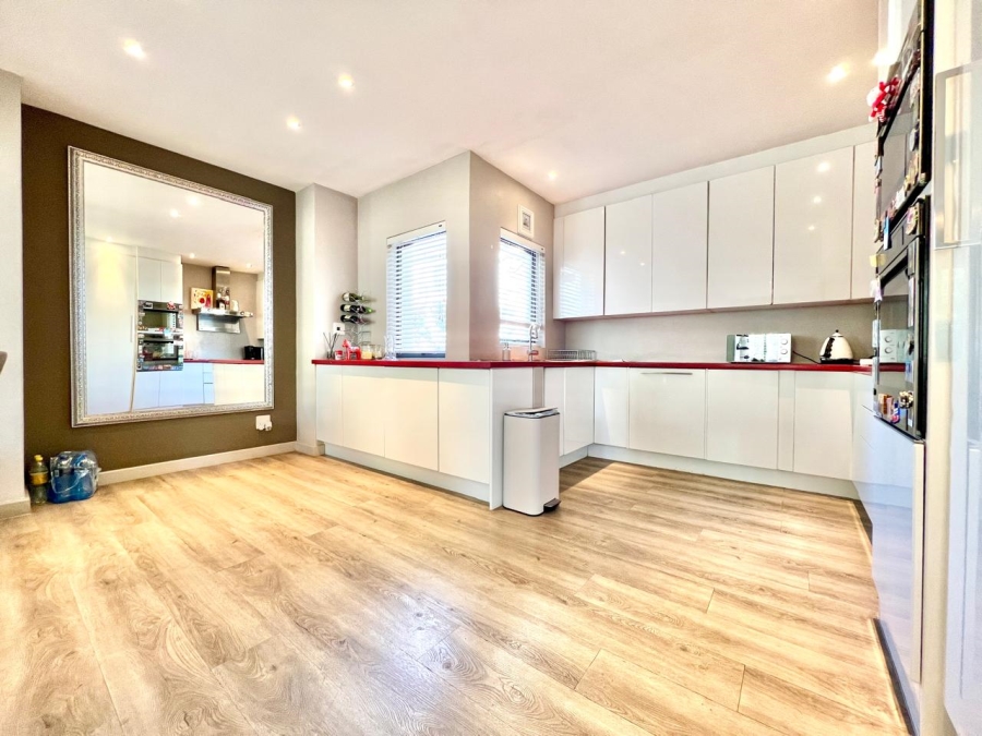 To Let 3 Bedroom Property for Rent in Wendywood Gauteng