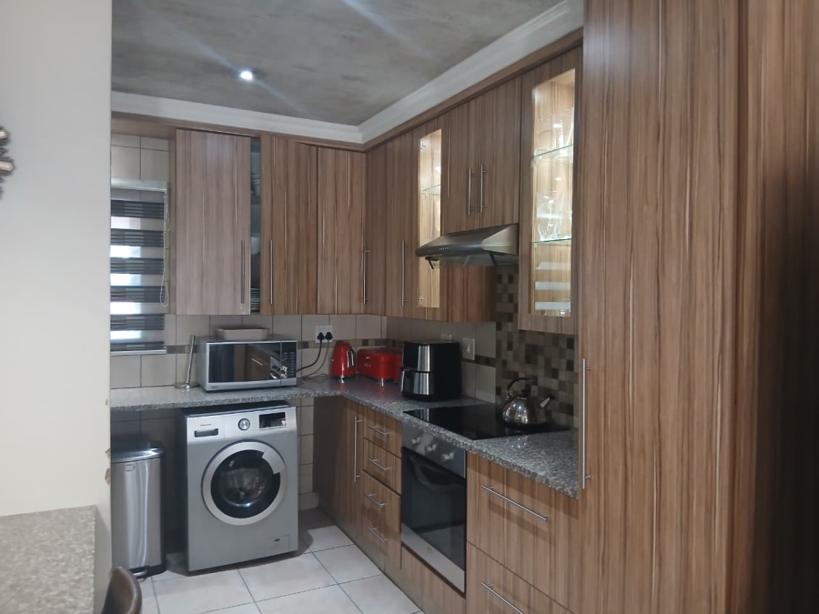 To Let 2 Bedroom Property for Rent in Comet Gauteng