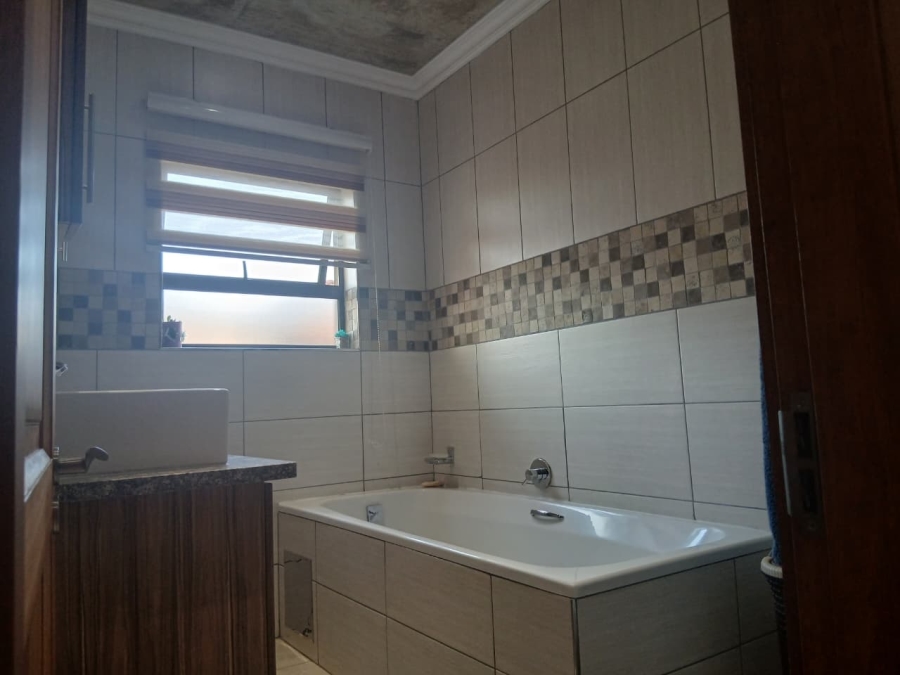 To Let 2 Bedroom Property for Rent in Comet Gauteng