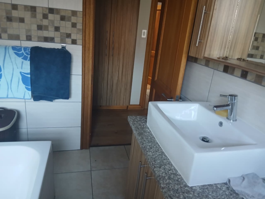 To Let 2 Bedroom Property for Rent in Comet Gauteng