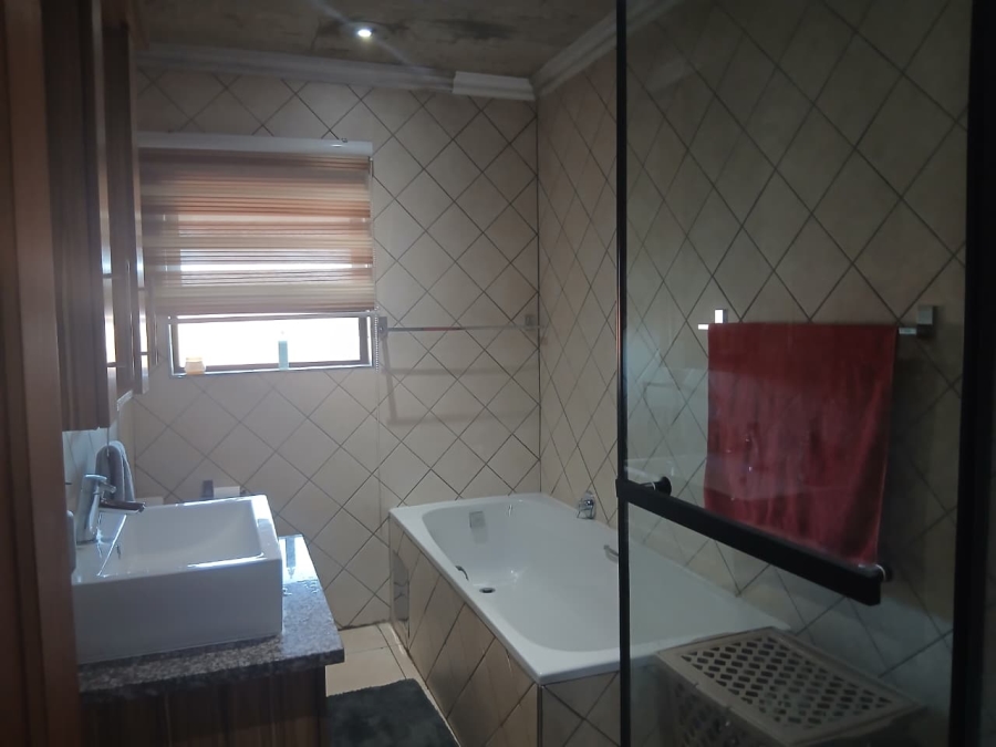 To Let 2 Bedroom Property for Rent in Comet Gauteng
