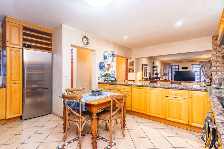 4 Bedroom Property for Sale in Helderkruin Gauteng