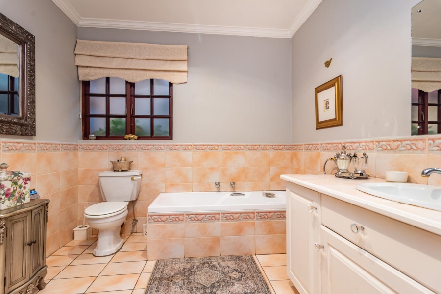 4 Bedroom Property for Sale in Helderkruin Gauteng