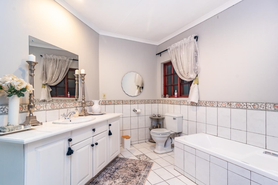 4 Bedroom Property for Sale in Helderkruin Gauteng