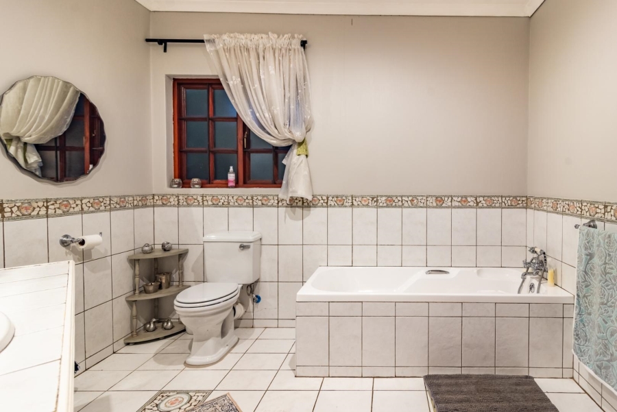 4 Bedroom Property for Sale in Helderkruin Gauteng