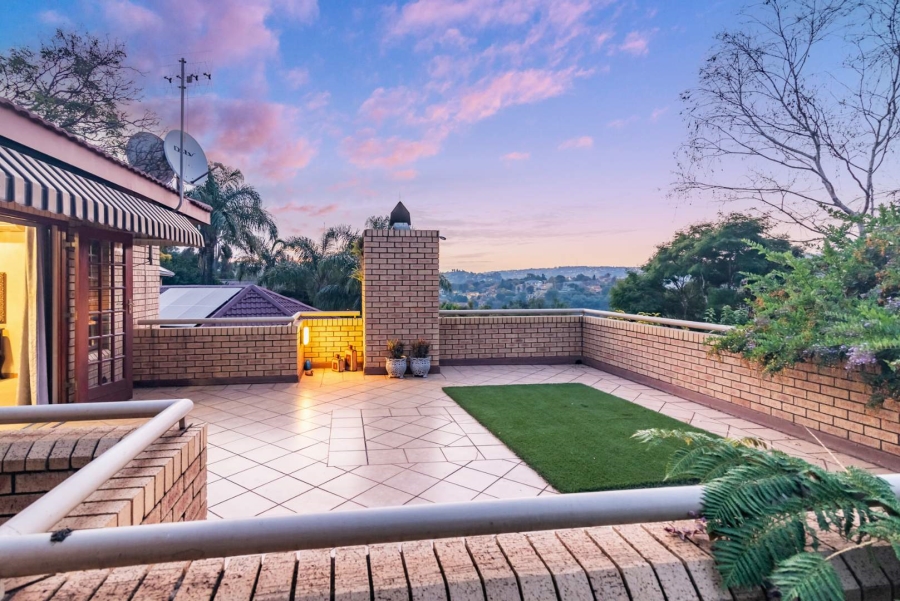 4 Bedroom Property for Sale in Helderkruin Gauteng