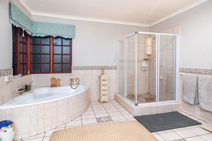 4 Bedroom Property for Sale in Helderkruin Gauteng