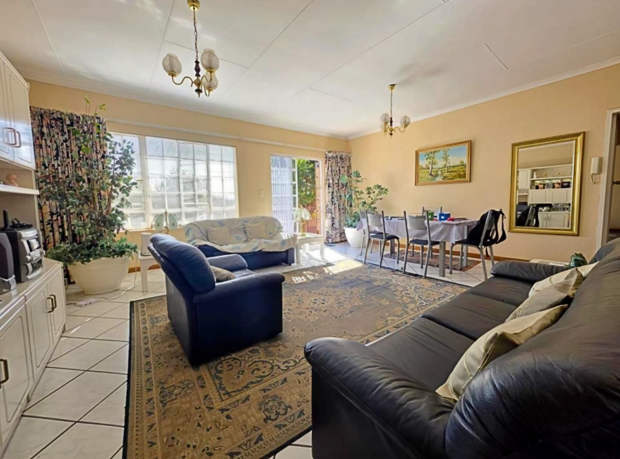 3 Bedroom Property for Sale in New Redruth Gauteng