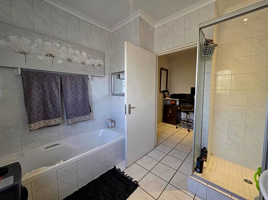 3 Bedroom Property for Sale in New Redruth Gauteng