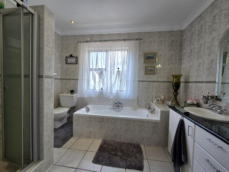 5 Bedroom Property for Sale in Meyersdal Gauteng
