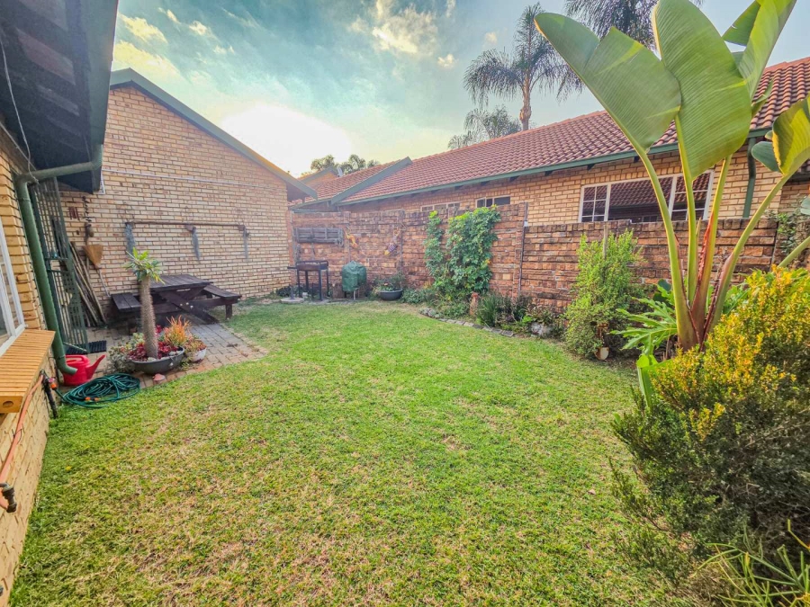 2 Bedroom Property for Sale in Die Wilgers Gauteng