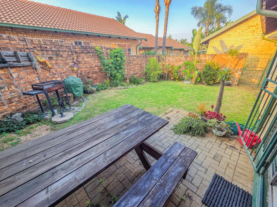 2 Bedroom Property for Sale in Die Wilgers Gauteng