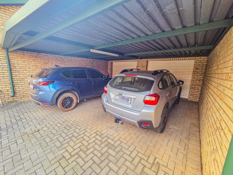2 Bedroom Property for Sale in Die Wilgers Gauteng