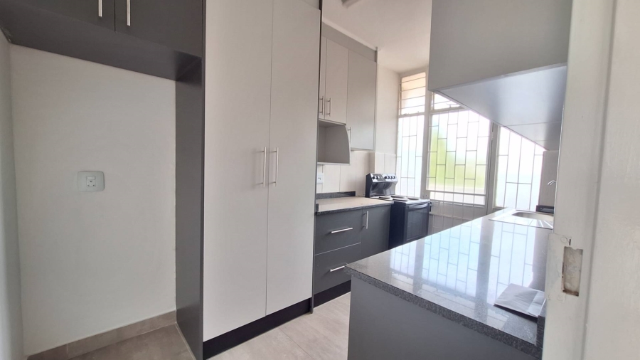 To Let 2 Bedroom Property for Rent in Constantia Kloof Gauteng
