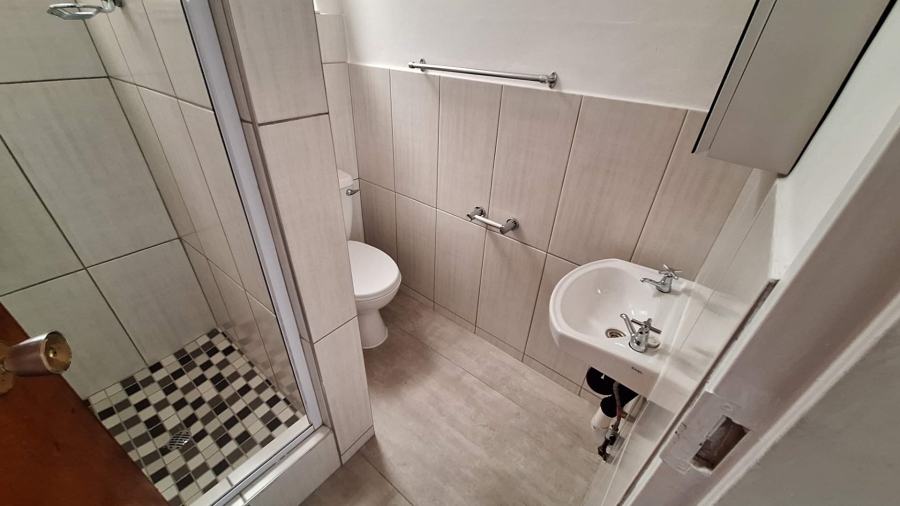 To Let 2 Bedroom Property for Rent in Constantia Kloof Gauteng
