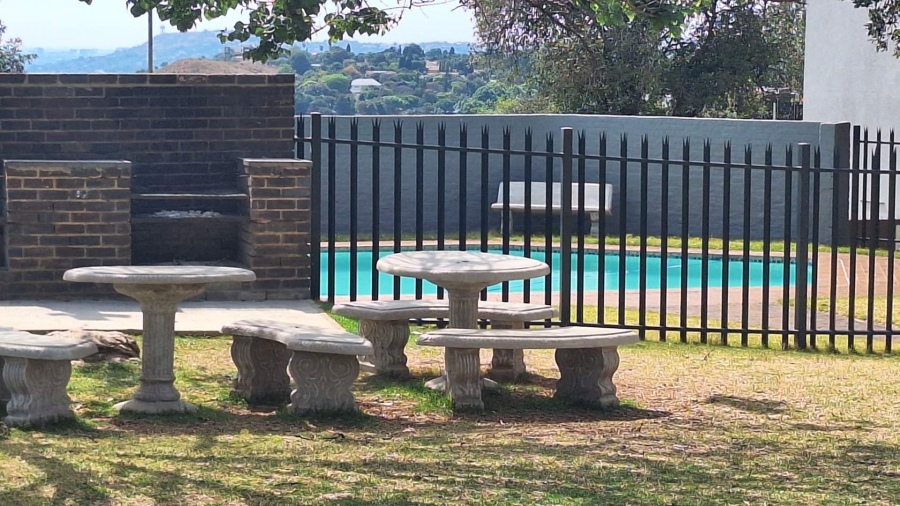 To Let 2 Bedroom Property for Rent in Constantia Kloof Gauteng