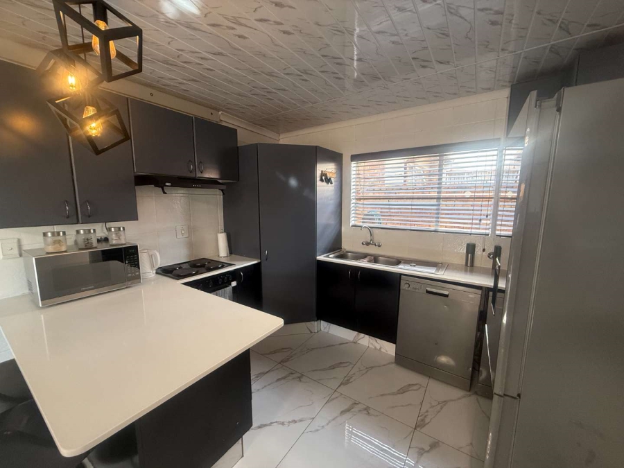 3 Bedroom Property for Sale in Glen Marais Gauteng