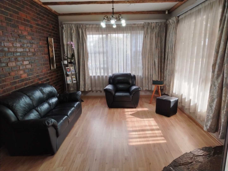 4 Bedroom Property for Sale in Verwoerdpark Gauteng