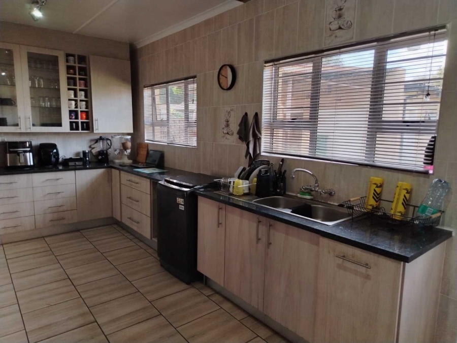 4 Bedroom Property for Sale in Verwoerdpark Gauteng