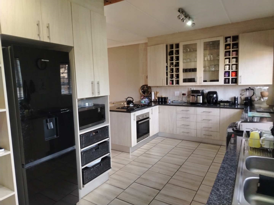 4 Bedroom Property for Sale in Verwoerdpark Gauteng
