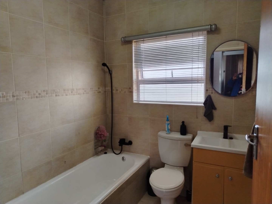 4 Bedroom Property for Sale in Verwoerdpark Gauteng