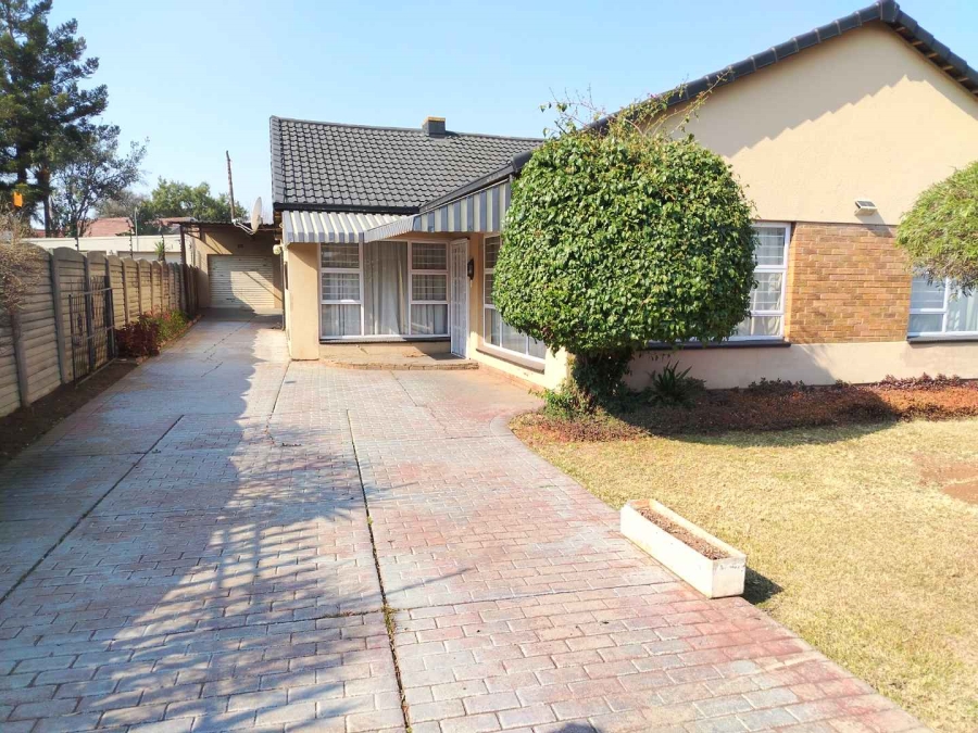 4 Bedroom Property for Sale in Verwoerdpark Gauteng