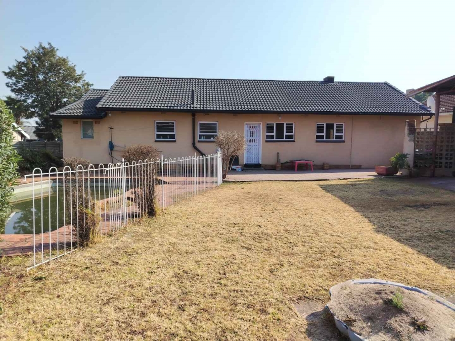 4 Bedroom Property for Sale in Verwoerdpark Gauteng