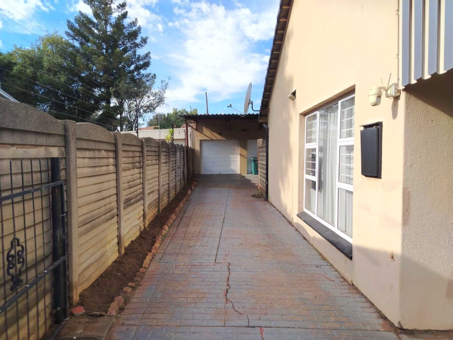 4 Bedroom Property for Sale in Verwoerdpark Gauteng