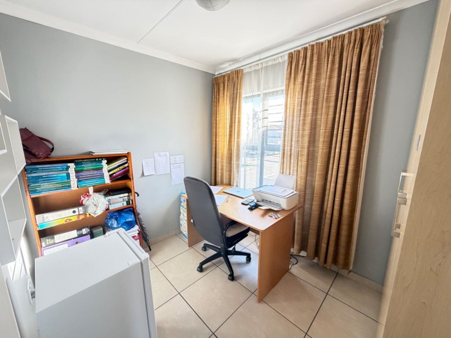 2 Bedroom Property for Sale in Lakefield Gauteng