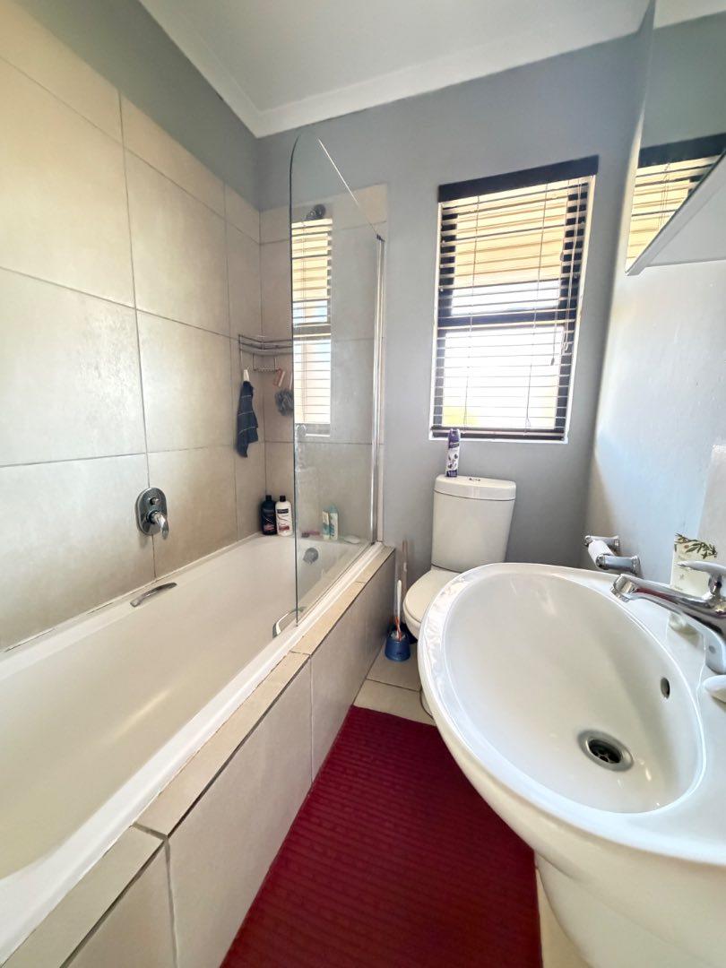 2 Bedroom Property for Sale in Lakefield Gauteng