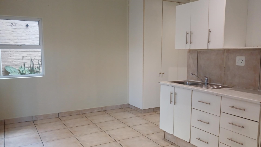 To Let 0 Bedroom Property for Rent in Blairgowrie Gauteng