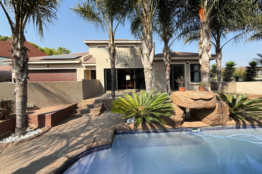 To Let 4 Bedroom Property for Rent in Fourways Gauteng