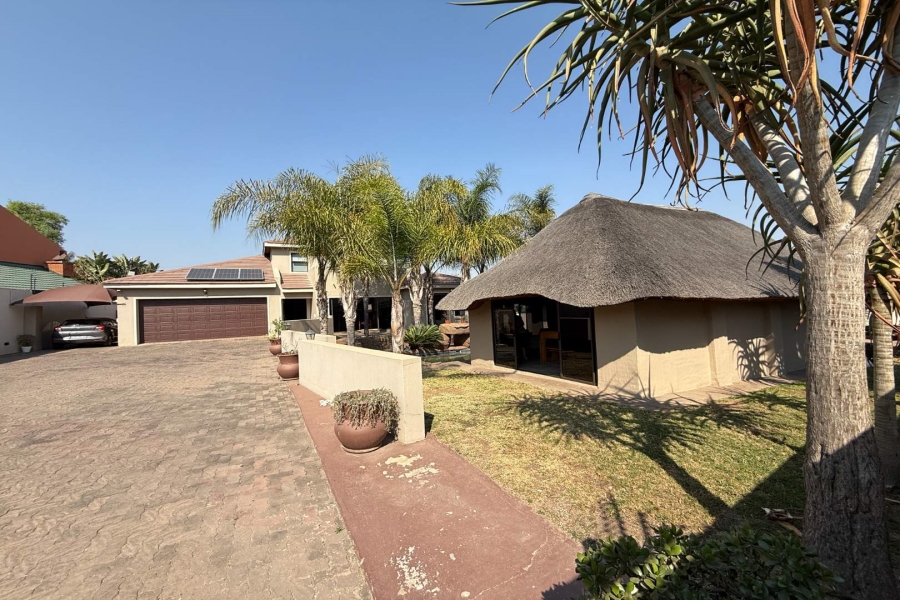 To Let 4 Bedroom Property for Rent in Fourways Gauteng