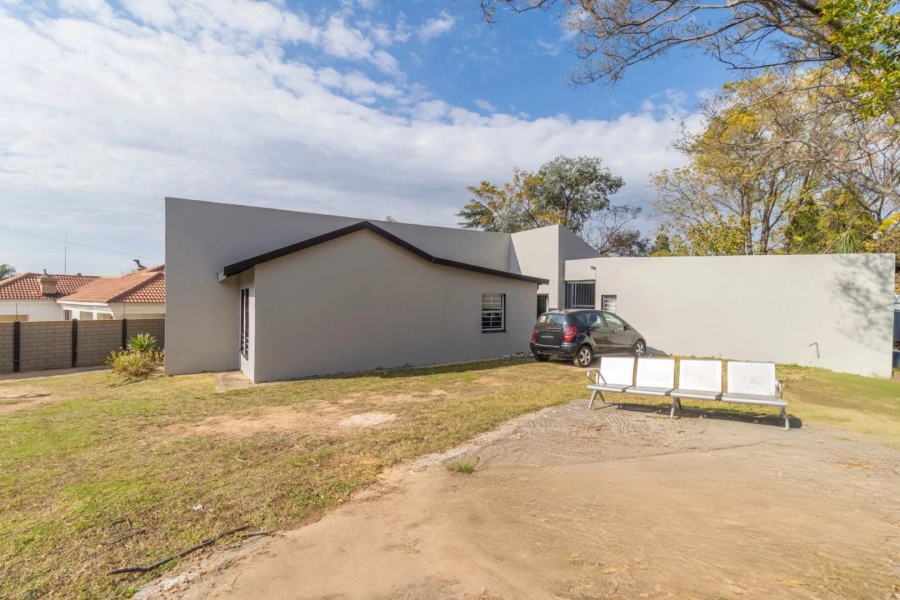 6 Bedroom Property for Sale in Bloubosrand Gauteng