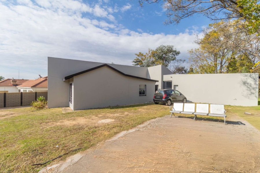 6 Bedroom Property for Sale in Bloubosrand Gauteng