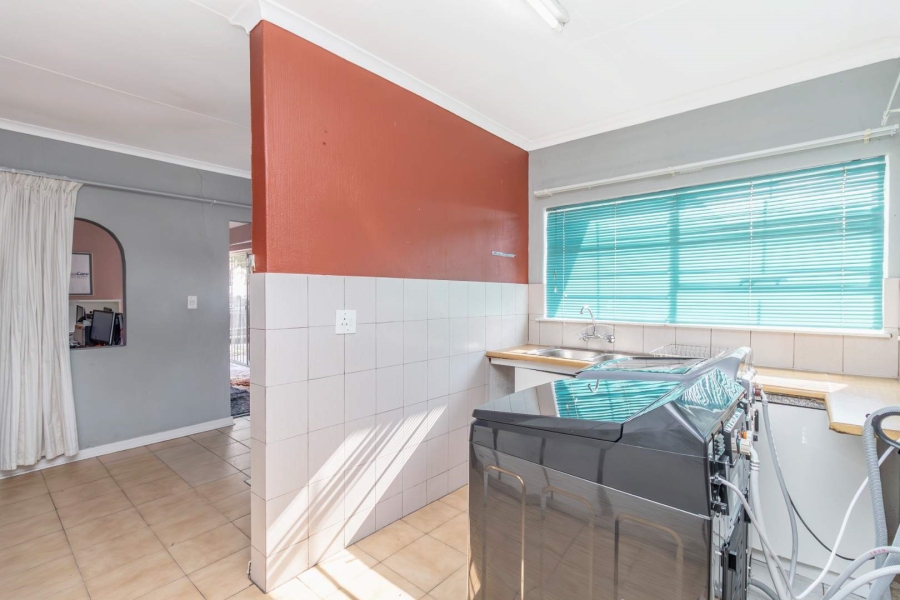 6 Bedroom Property for Sale in Bloubosrand Gauteng