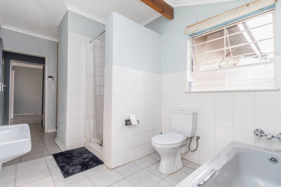 6 Bedroom Property for Sale in Bloubosrand Gauteng