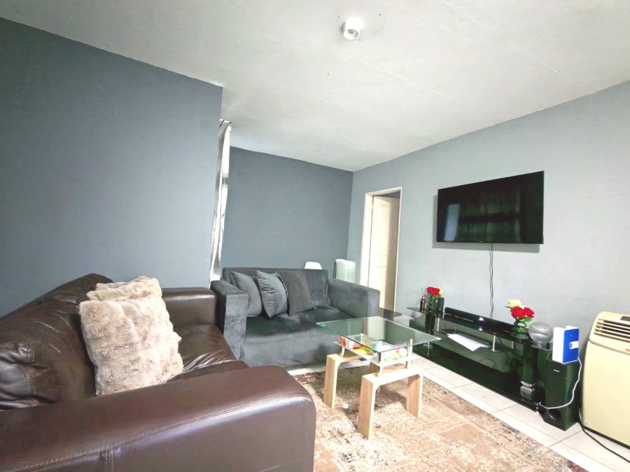 6 Bedroom Property for Sale in Bloubosrand Gauteng