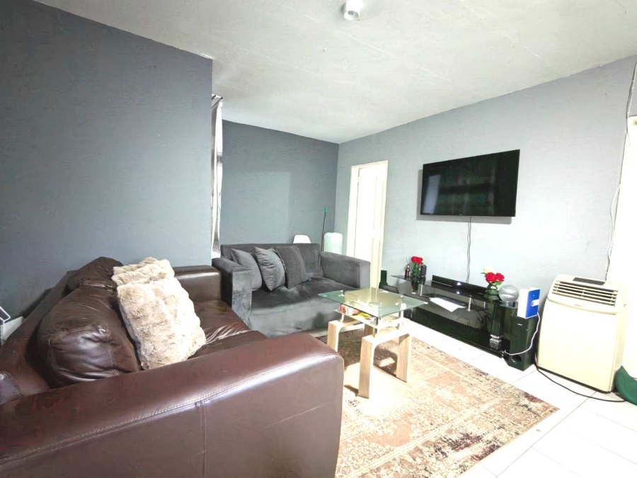 6 Bedroom Property for Sale in Bloubosrand Gauteng