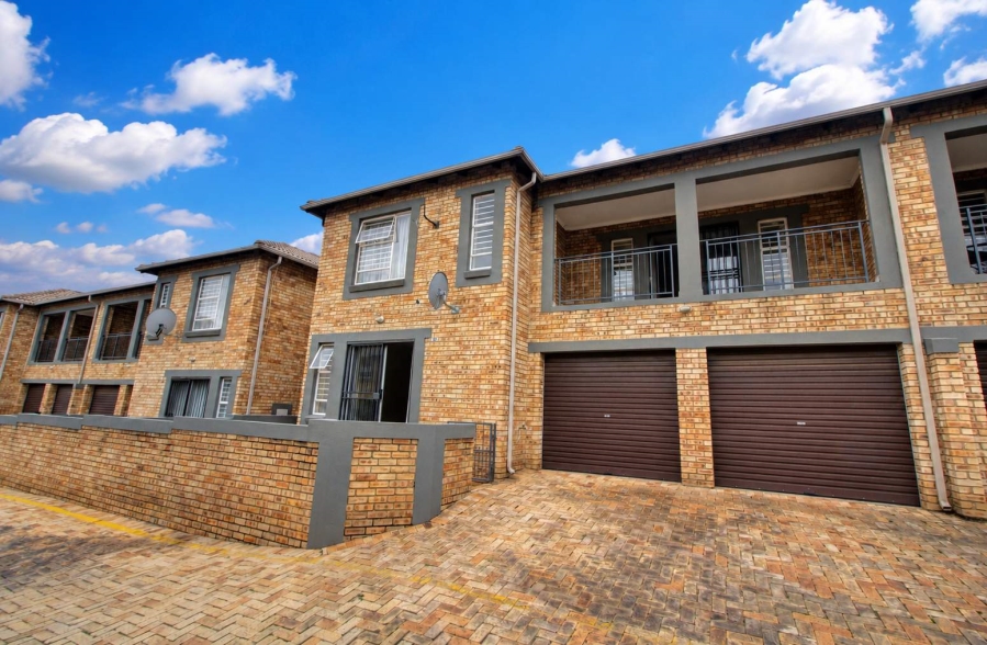 3 Bedroom Property for Sale in Wilgeheuwel Gauteng