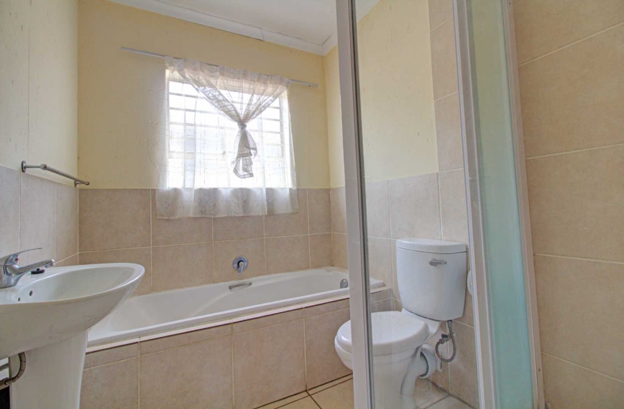 3 Bedroom Property for Sale in Wilgeheuwel Gauteng