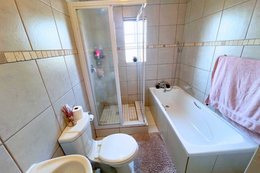 4 Bedroom Property for Sale in Annlin Gauteng