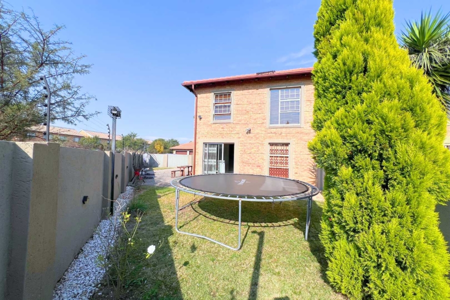 4 Bedroom Property for Sale in Annlin Gauteng