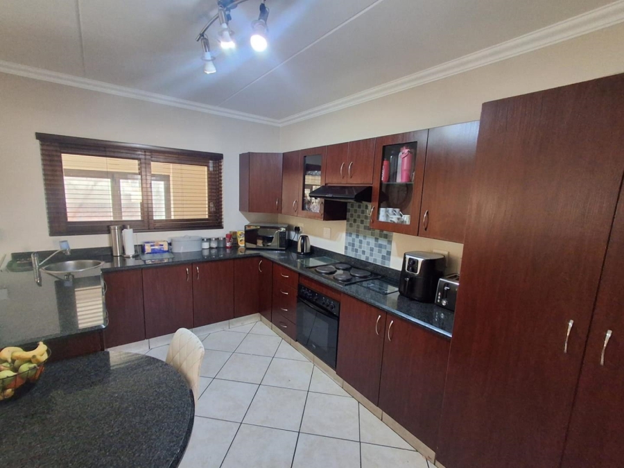 3 Bedroom Property for Sale in Glenvista Gauteng