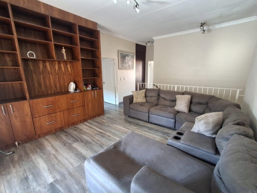 3 Bedroom Property for Sale in Glenvista Gauteng